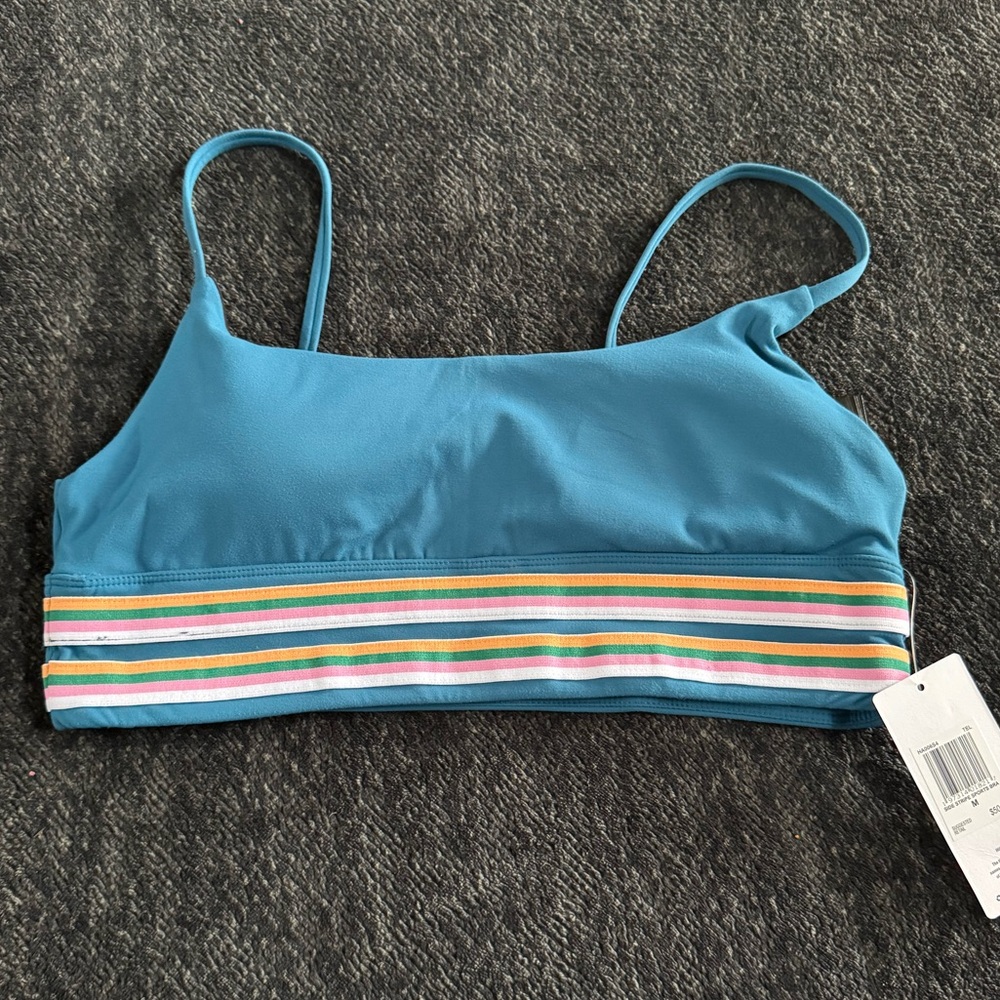 3C NWT(flawed)
Side Stripe Sports Bra
Size M